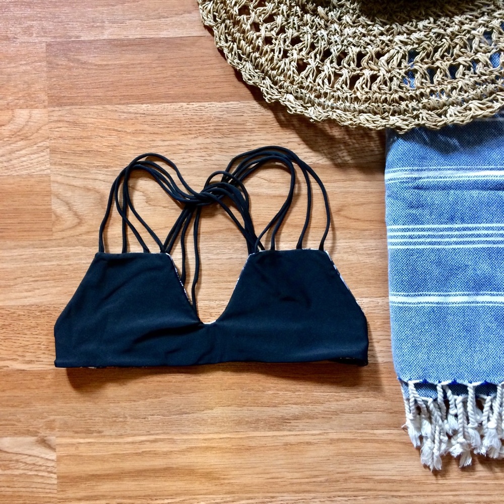 SOLD 🌸 Reversible Strappy Bikini Top - Picture 1 of 8